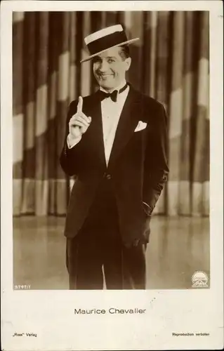 Ak Schauspieler Maurice Chevalier, Portrait im Anzug mit Hut, Ross 5747/1