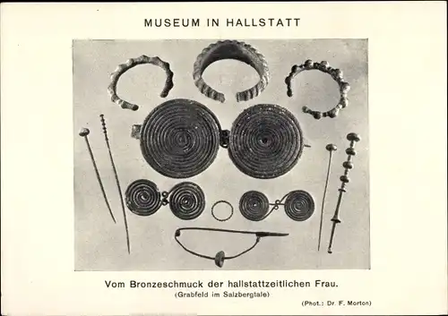 Ak Museum in Hallstatt, Vom Bronzeschmuck der hallstattzeitlichen Frau