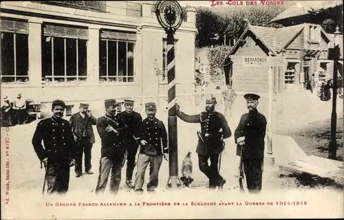 Ak Vosges, Un Groupe Franco-Allemand a la Frontiere de la Schlucht avant la Guerre 1914-1915