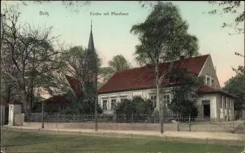 Ak Berlin Neukölln Britz, Kirche mit Pfarrhaus