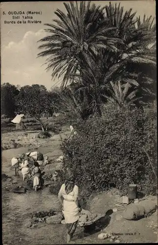 Ak Oudjda Oujda Marokko, Sidi Tahia, Bords de la Riviere, Palmen, Wäscherinnen