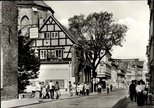 Ak Stralsund in Vorpommern, Mönchstrasse, historisches Museum