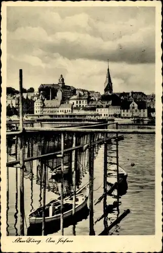 Ak Flensburg in Schleswig Holstein, Am Hafen, Boote, Kirchturm
