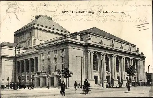 Ak Berlin Charlottenburg, Deutsches Opernhaus, Außenansicht, Passanten