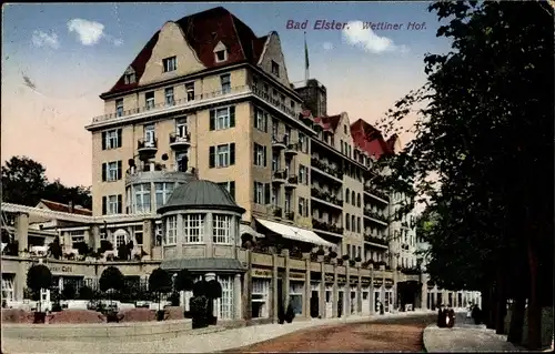 Ak Bad Elster im Vogtland, Straßenpartie am Wettiner Hof, Passanten