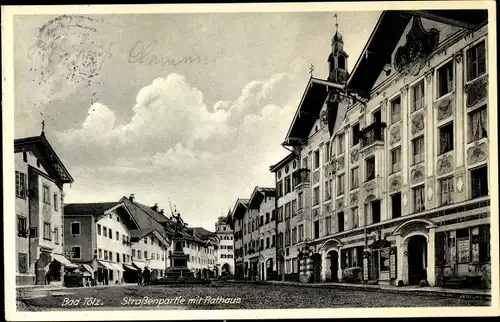 Ak Bad Tölz im Isartal Oberbayern, Straßenpartie, Rathaus, Fassade, Statue Kaspar III. Winzerer