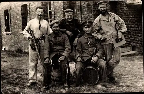 Foto Ak Soldaten in Uniform, Gruppenbild, Inf.-Reg. 3