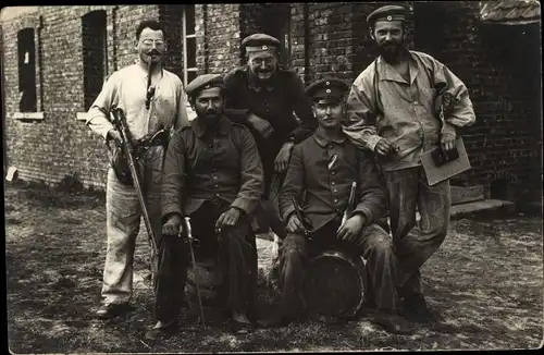Foto Ak Soldaten in Uniform, Gruppenbild