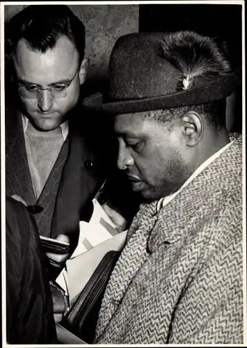 Foto Jazz Club Berlin 50er Jahre, Lionel Hamp Hampton, Perkussionist, Bandleader, Mantel, Hut