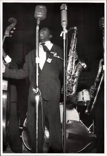 Foto Jazz Club Berlin 50er Jahre, Coleman Hawkins, Saxophonist, Mikrofone