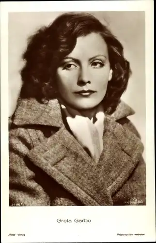 Ak Schauspielerin Greta Garbo, Portrait, Mantel