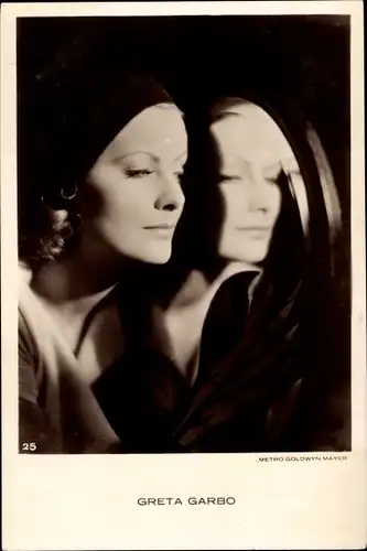 Ak Schauspielerin Greta Garbo, Portrait, Spiegel, MGM