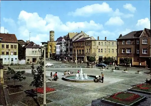 Ak Meuselwitz in Thüringen, Markt, Brunnen, Blumenbeete