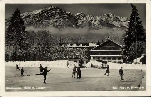 Ak Garmisch Partenkirchen in Oberbayern, Rießersee, Rieser See, Hotel mit Eislauf, Gäste