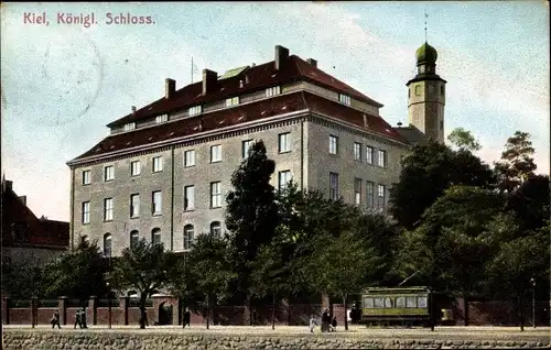 Ak Kiel in Schleswig Holstein, Blick auf das Kgl. Schloss, Straßenbahn, Fassade