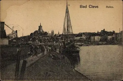 Ak Bad Cleve Kleve am Niederrhein, Hafen, Passanten, Kirchturm