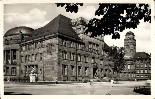 Ak Freiburg im Breisgau, Universität, Außenansicht, Statue
