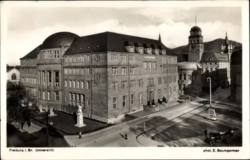 Ak Freiburg im Breisgau, Universität, Außenansicht, Statue, Kirchturm