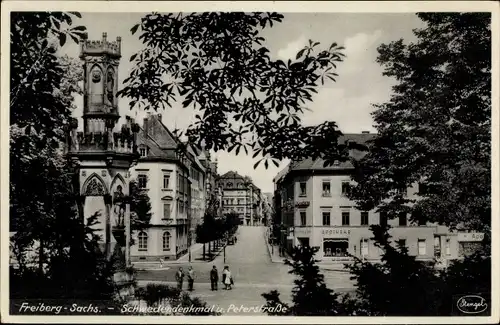 Ak Freiberg in Sachsen, Schwedendenkmal und Peterstraße, Apotheke