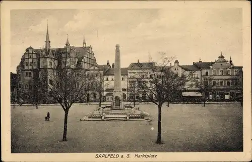 Ak Saalfeld an der Saale Thüringen, Marktplatz, Denkmal