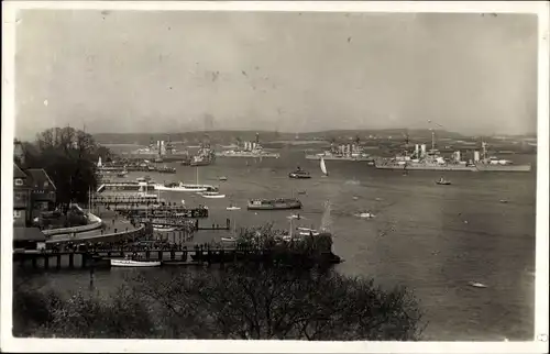 Ak Kiel Schleswig Holstein, deutsche Kriegsschiffe, die Flotte im Hafen