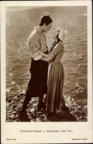 Ak Schauspielerin Dolorès del Rio und Roland Drew, Portrait am Ufer