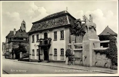 Ak Roth bei Nürnberg Mittelfranken, Altes Rathaus mit Kriegerdenkmal