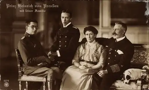 Ak Großadmiral Prinz Heinrich von Preußen mit Familie, Portrait, Uniform, Hund