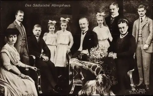 Ak Das sächsische Königshaus, Friedrich August III. mit Familie