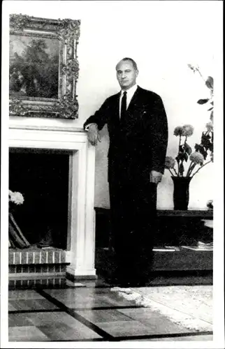 Foto Ak Louis Ferdinand von Preußen, Standportrait, Anzug