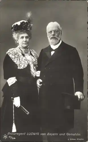 Ak Prinz Ludwig von Bayern und Prinzessin Maria Therese von Bayern, Portrait, stehend