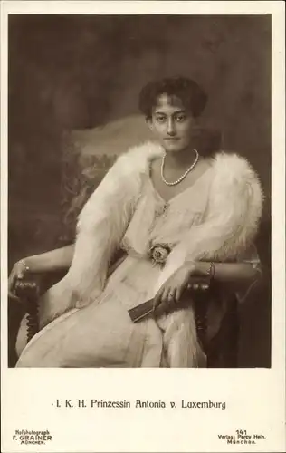 Ak Prinzessin Antonia von Luxemburg, Sitzportrait