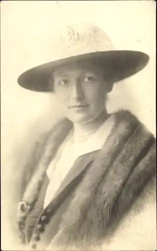 Foto Ak Prinzessin Franz von Bayern, Portrait in Hut, Pelz