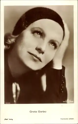 Ak Schauspielerin Greta Garbo, Portrait, Mütze