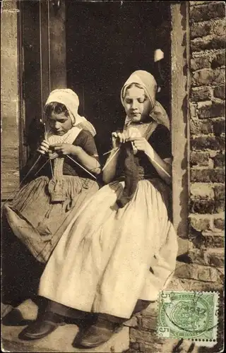 Ak Zeeland Niederlande, Breiende Meisjes, Mädchen beim Stricken