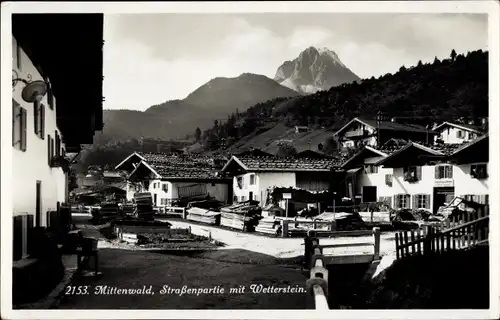 Ak Mittenwald in Oberbayern, Straßenpartie, Wetterstein, Schuhmacher Albert Schandel