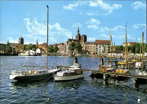 Ak Stralsund in Vorpommern, Blick auf den Hafen