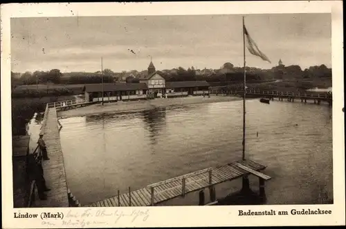Ak Lindow in der Mark, Badeanstalt mit Gudelacksee