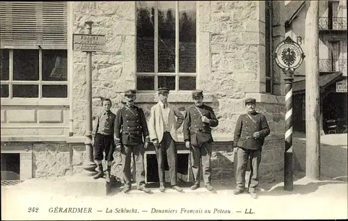 Ak Gérardmer Vosges, La Schlucht, Douaniers Francais au Poteau, Grenze