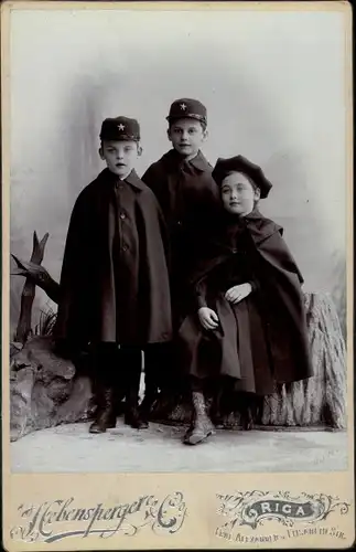 Kabinett Foto Kinderportrait, zwei Jungen in Uniform, Mädchen