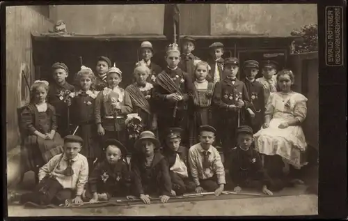Kabinett Foto Kindergruppe in Kostümen