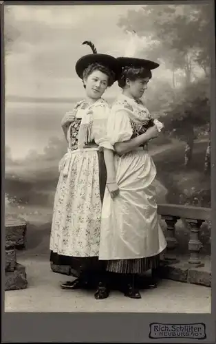Kabinett Foto Zwei junge Frauen in Tracht, Portrait