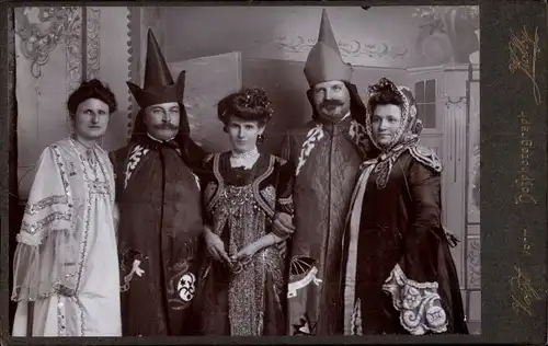 Kabinett Foto Karneval, Männer und Frauen in Kostümen