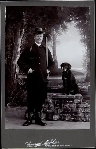 Kabinett Foto Jäger mit Gewehr, Portrait, Jagdhund