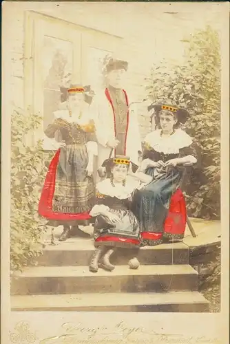 Kabinett Foto Familie in Trachten