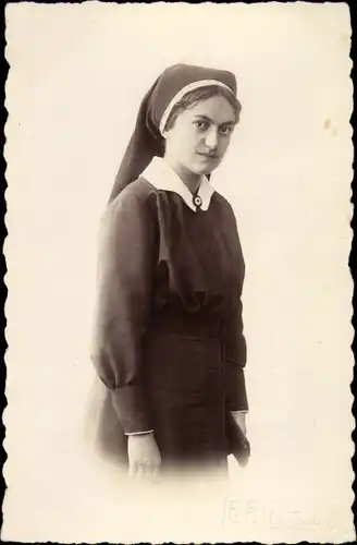 Foto Ak Nonne, Krankenschwester, Portrait, Uniform