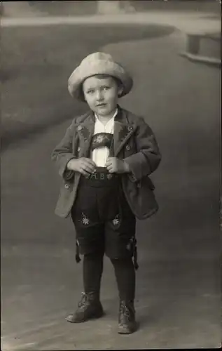 Foto Ak Junge in bayrischer Tracht, Standportrait, Adolf, 1913