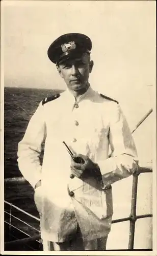 Foto Ak Deutscher Seemann in Uniform, Pfeife, Handelsmarine