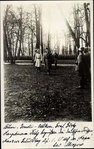 Foto Ak Feldmarschall von Böhm Ermolli, Graf Görtz, Hauptmann Fritz begrüßt Soldaten, Heerführer