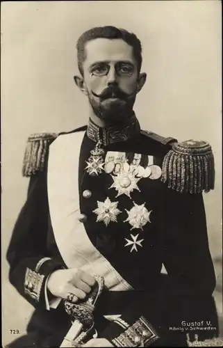 Ak König Gustav V. von Schweden, Portrait in Uniform, Orden